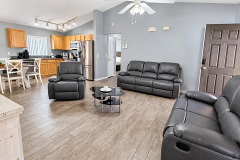 House in Davenport, Florida 4 bedrooms, 154.68 sq.m. № 2421852 - photo 7