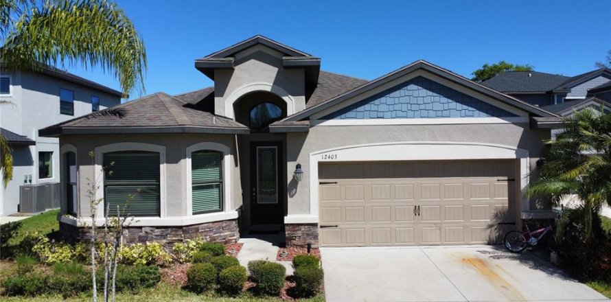 House in New Port Richey, Florida 4 bedrooms, 190.64 sq.m. № 1583817