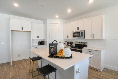 House in Tavares, Florida 4 bedrooms, 190.54 sq.m. № 1757864 - photo 5