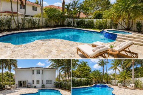 House in Weston, Florida 5 bedrooms, 257.06 sq.m. № 2184308 - photo 2