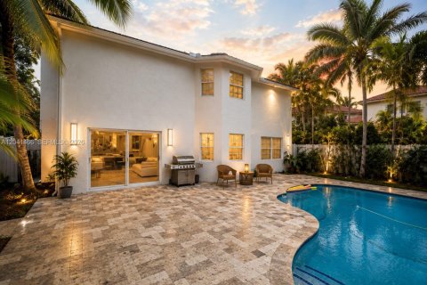House in Weston, Florida 5 bedrooms, 257.06 sq.m. № 2184308 - photo 3