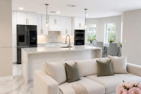 House in Weston, Florida 5 bedrooms, 257.06 sq.m. № 2184308 - photo 8