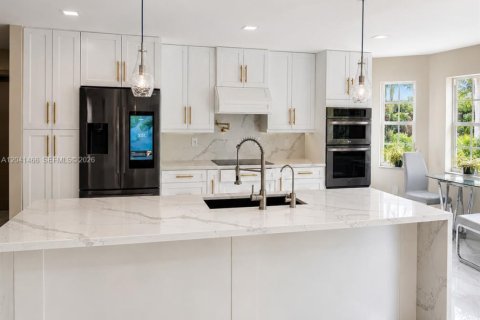 House in Weston, Florida 5 bedrooms, 257.06 sq.m. № 2184308 - photo 9