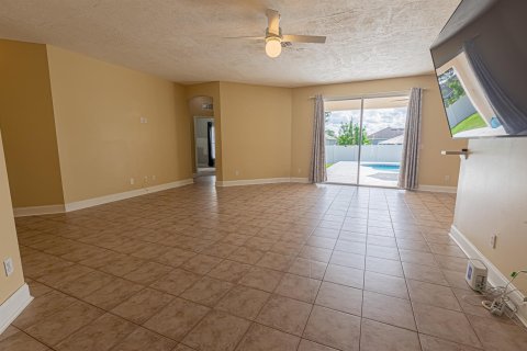 Villa ou maison à vendre à Port St. Lucie, Floride: 4 chambres, 207.64 m2 № 2351120 - photo 6