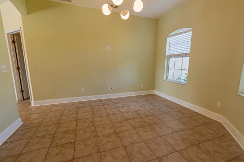 Villa ou maison à vendre à Port St. Lucie, Floride: 4 chambres, 207.64 m2 № 2351120 - photo 4