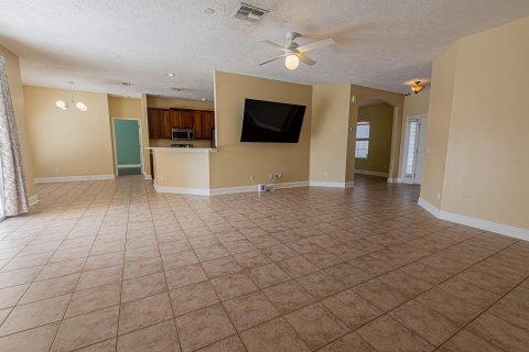 Villa ou maison à vendre à Port St. Lucie, Floride: 4 chambres, 207.64 m2 № 2351120 - photo 8