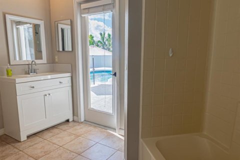 Villa ou maison à vendre à Port St. Lucie, Floride: 4 chambres, 207.64 m2 № 2351120 - photo 21