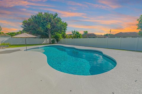 Villa ou maison à vendre à Port St. Lucie, Floride: 4 chambres, 207.64 m2 № 2351120 - photo 2