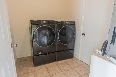 Villa ou maison à vendre à Port St. Lucie, Floride: 4 chambres, 207.64 m2 № 2351120 - photo 24