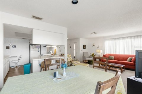 Condo in New Port Richey, Florida, 2 bedrooms  № 1613027 - photo 16