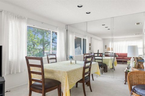 Condo in New Port Richey, Florida, 2 bedrooms  № 1613027 - photo 14