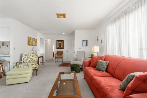 Condo in New Port Richey, Florida, 2 bedrooms  № 1613027 - photo 8