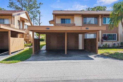 Condo in New Port Richey, Florida, 2 bedrooms  № 1613027 - photo 1