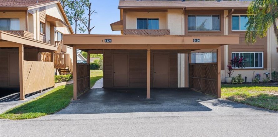 Condo in New Port Richey, Florida, 2 bedrooms № 1613027