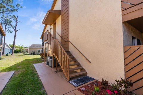 Condo in New Port Richey, Florida, 2 bedrooms  № 1613027 - photo 3