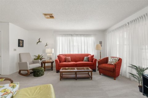 Condo in New Port Richey, Florida, 2 bedrooms  № 1613027 - photo 6