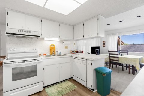 Condo in New Port Richey, Florida, 2 bedrooms  № 1613027 - photo 19