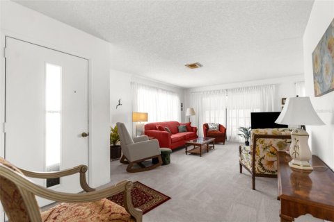 Condo in New Port Richey, Florida, 2 bedrooms  № 1613027 - photo 4