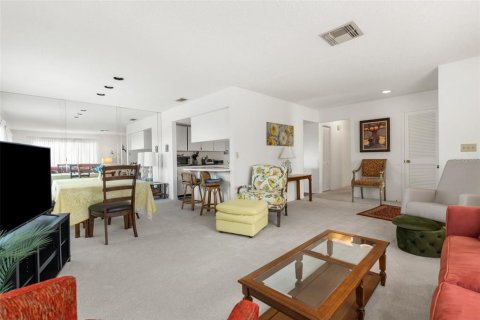 Condo in New Port Richey, Florida, 2 bedrooms  № 1613027 - photo 9