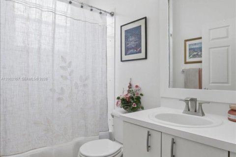 House in Sunrise, Florida 3 bedrooms, 133.22 sq.m. № 2066230 - photo 23