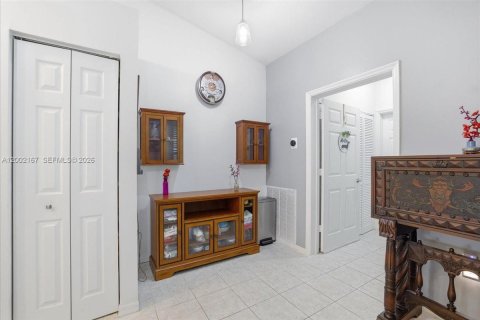 House in Sunrise, Florida 3 bedrooms, 133.22 sq.m. № 2066230 - photo 24