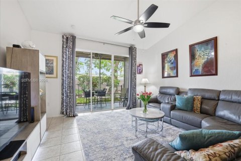 House in Sunrise, Florida 3 bedrooms, 133.22 sq.m. № 2066230 - photo 10
