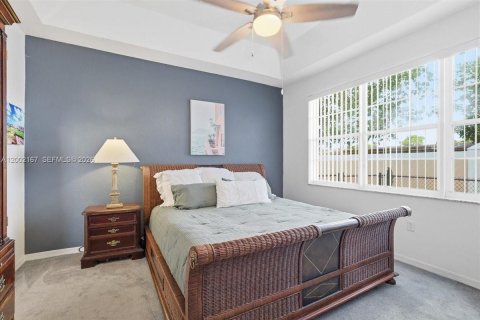 House in Sunrise, Florida 3 bedrooms, 133.22 sq.m. № 2066230 - photo 13