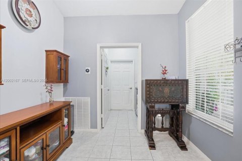 House in Sunrise, Florida 3 bedrooms, 133.22 sq.m. № 2066230 - photo 25