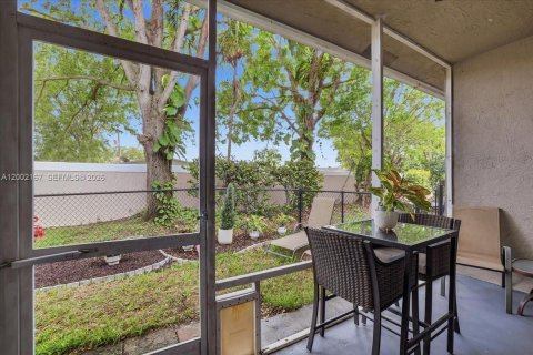 House in Sunrise, Florida 3 bedrooms, 133.22 sq.m. № 2066230 - photo 29