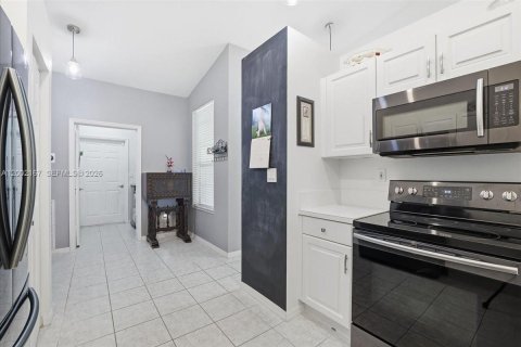 House in Sunrise, Florida 3 bedrooms, 133.22 sq.m. № 2066230 - photo 7