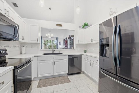 House in Sunrise, Florida 3 bedrooms, 133.22 sq.m. № 2066230 - photo 5