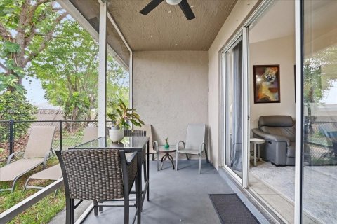 House in Sunrise, Florida 3 bedrooms, 133.22 sq.m. № 2066230 - photo 28
