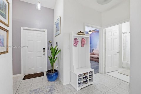 House in Sunrise, Florida 3 bedrooms, 133.22 sq.m. № 2066230 - photo 4
