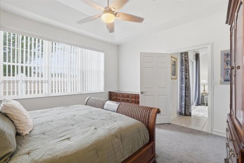 House in Sunrise, Florida 3 bedrooms, 133.22 sq.m. № 2066230 - photo 15