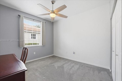 House in Sunrise, Florida 3 bedrooms, 133.22 sq.m. № 2066230 - photo 19