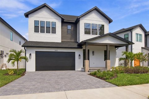 House in Tampa, Florida 4 bedrooms, 287.07 sq.m. № 2394079