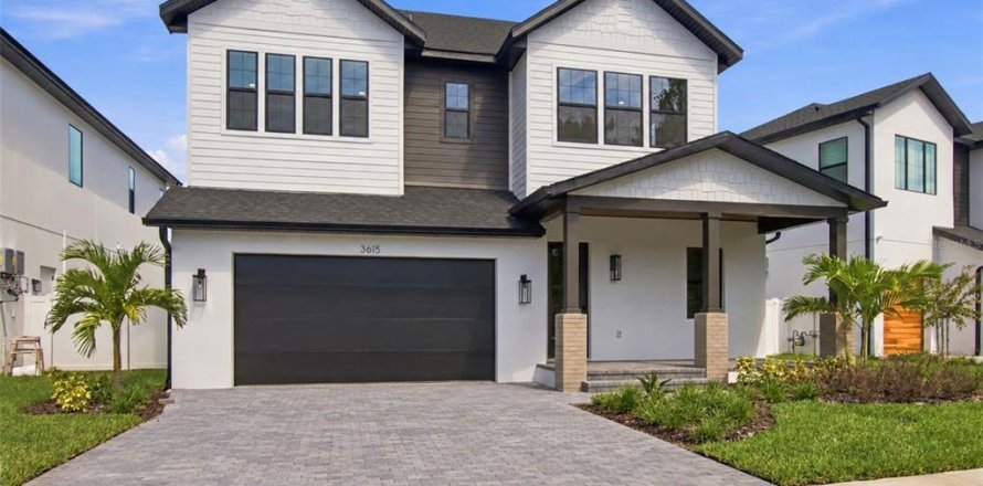 House in Tampa, Florida 4 bedrooms, 287.07 sq.m. № 2394079