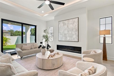 House in Tampa, Florida 4 bedrooms, 287.07 sq.m. № 2394079 - photo 5