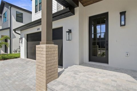 House in Tampa, Florida 4 bedrooms, 287.07 sq.m. № 2394079 - photo 3