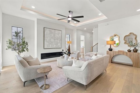 House in Tampa, Florida 4 bedrooms, 287.07 sq.m. № 2394079 - photo 9
