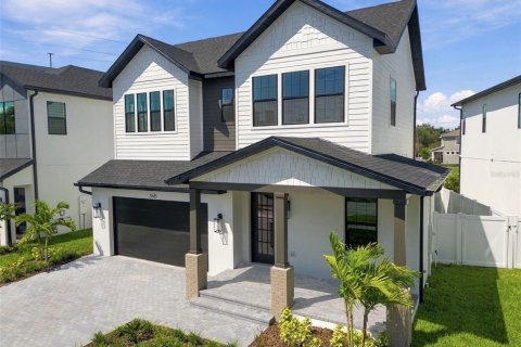 House in Tampa, Florida 4 bedrooms, 287.07 sq.m. № 2394079 - photo 2