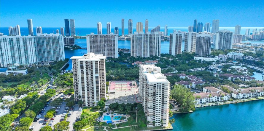 Condominio en Aventura, Florida, 3 dormitorios  № 2152958