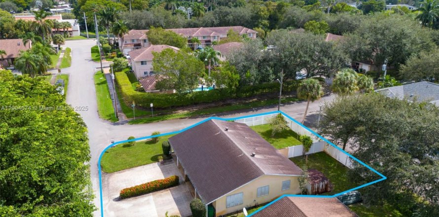 Immobilier commercial à Davie, Floride 171.78 m2 № 1956342