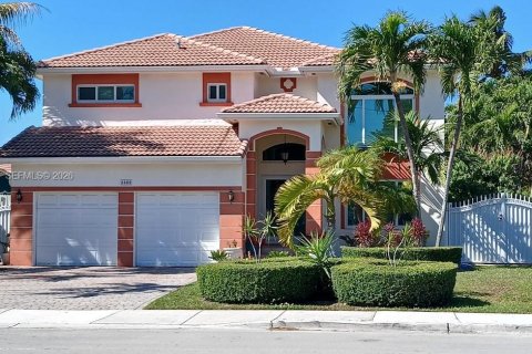 House in Miami, Florida 4 bedrooms, 230.58 sq.m. № 2022060