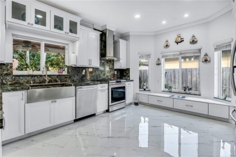 Купить виллу или дом в Майами, Флорида 4 спальни, 230.58м2, № 2022060 - фото 16