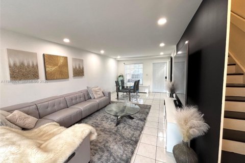 Купить таунхаус в Майами, Флорида 2 спальни, 128.67м2, № 2005719 - фото 10