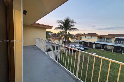 Купить таунхаус в Майами, Флорида 2 спальни, 128.67м2, № 2005719 - фото 24