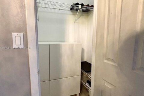 Купить таунхаус в Майами, Флорида 2 спальни, 128.67м2, № 2005719 - фото 13