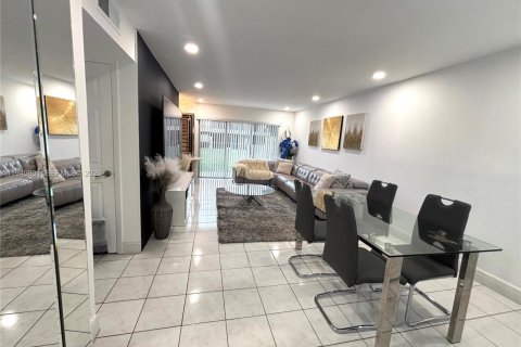 Купить таунхаус в Майами, Флорида 2 спальни, 128.67м2, № 2005719 - фото 6