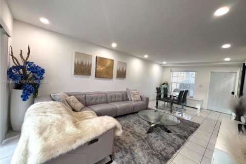 Купить таунхаус в Майами, Флорида 2 спальни, 128.67м2, № 2005719 - фото 8